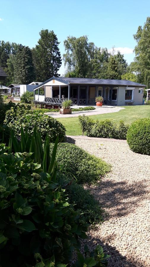 Prachtige Chalet Wabi Sabi Aan Het Water! Geel Bagian luar foto