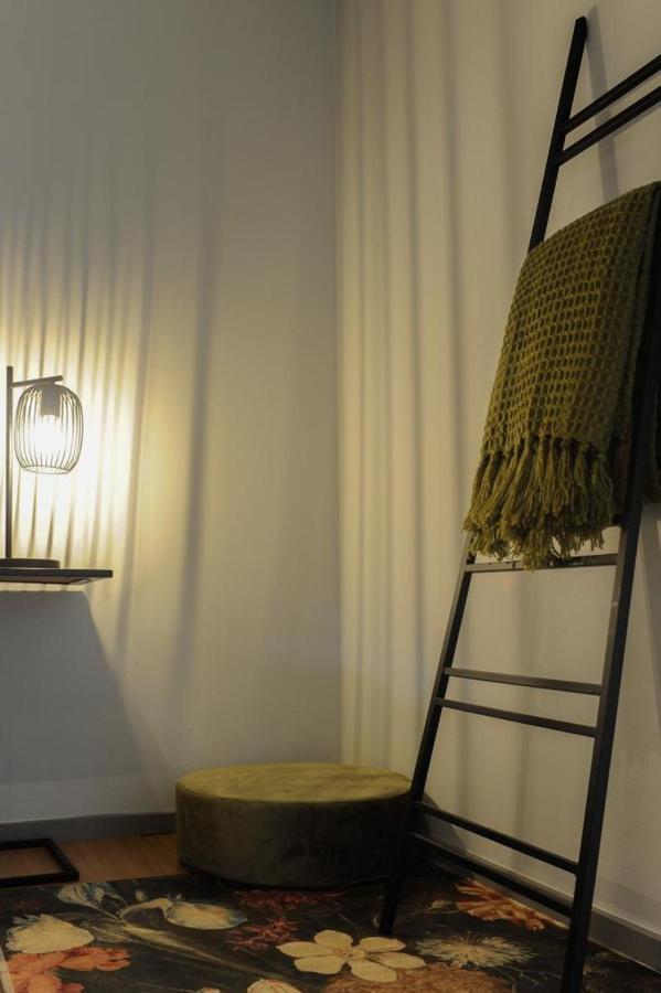Prachtige Chalet Wabi Sabi Aan Het Water! Geel Bagian luar foto