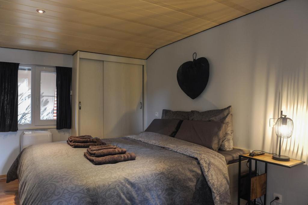 Prachtige Chalet Wabi Sabi Aan Het Water! Geel Bagian luar foto