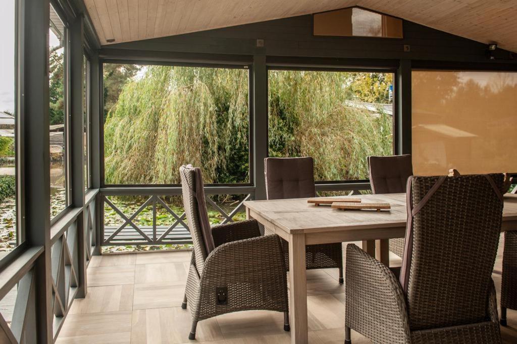Prachtige Chalet Wabi Sabi Aan Het Water! Geel Bagian luar foto