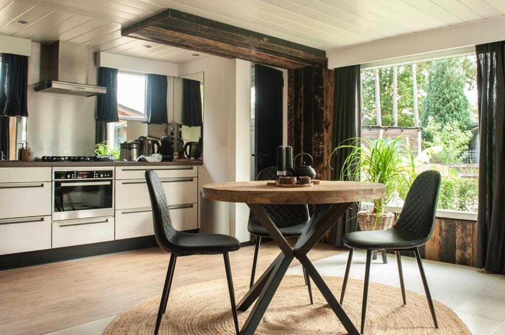 Prachtige Chalet Wabi Sabi Aan Het Water! Geel Bagian luar foto