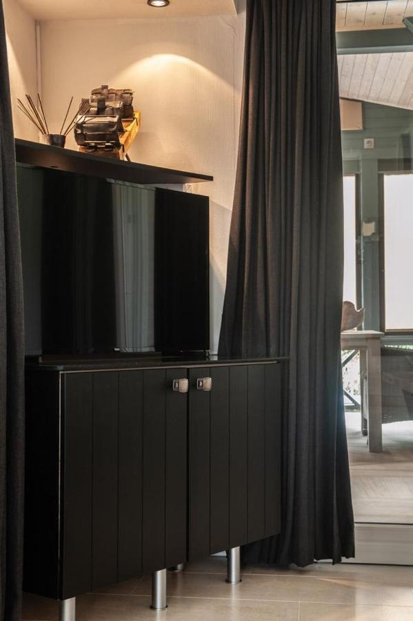 Prachtige Chalet Wabi Sabi Aan Het Water! Geel Bagian luar foto