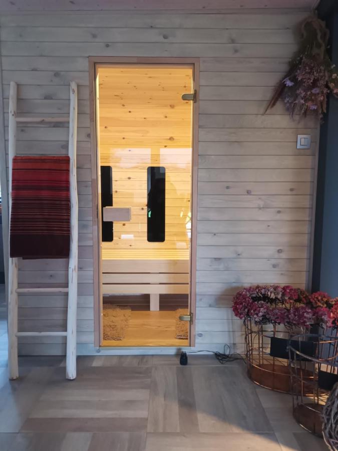 Prachtige Chalet Wabi Sabi Aan Het Water! Geel Bagian luar foto
